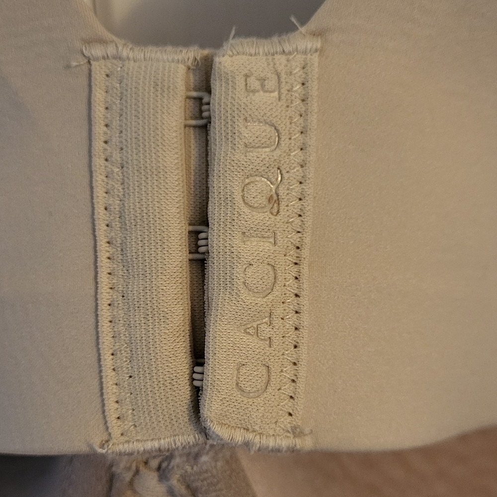 Totally Smooth Lightly Lined Full Coverage Bra - image 4